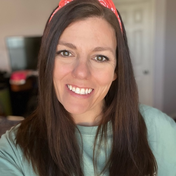 Meet your Posher, Jenn - Picture 2 of 2